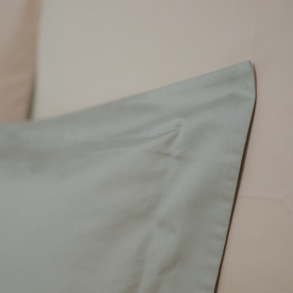 Pack of 2 White Shams Covers Silver Quadrant Design