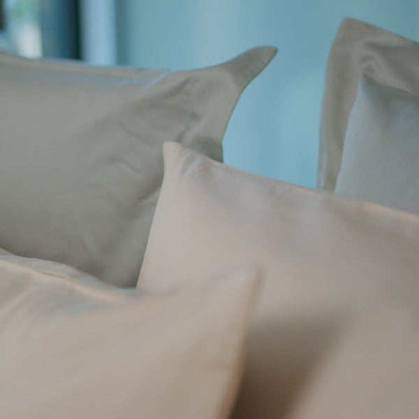 Pack of 2 White Shams Covers Silver Quadrant Design