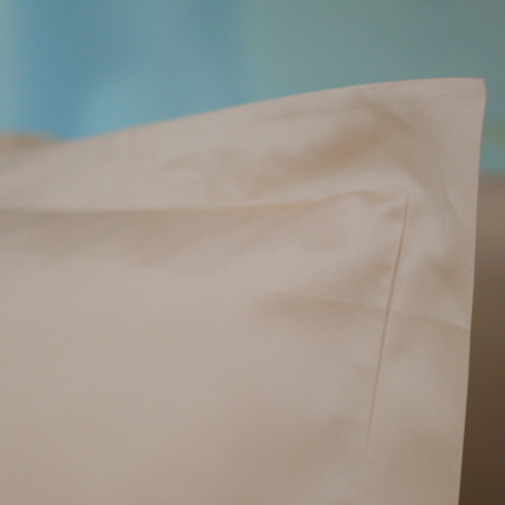 Pack of 2 White Shams Covers Silver Quadrant Design