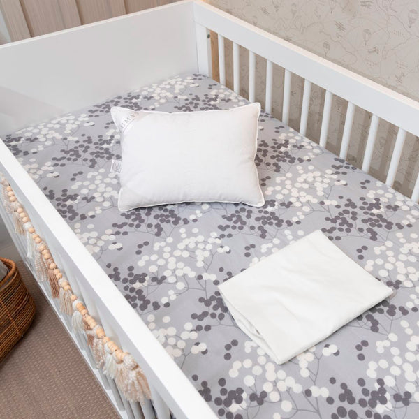 Pack of 2 Crib Fitted Sheets: Printed Flannel + White Pima Cotton
