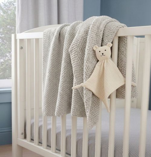 Petite en Plumas Home